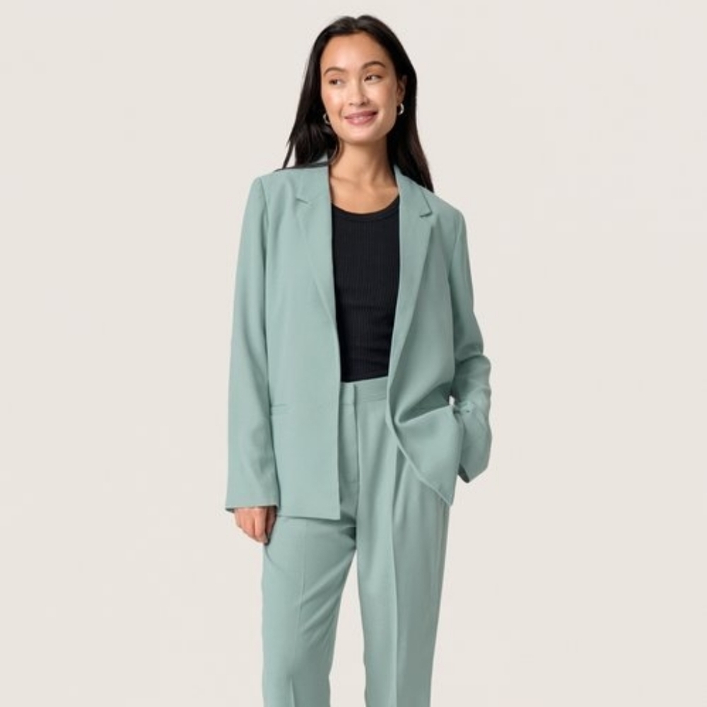 Chic Women's Mint Green Blazer. - Picture 2 of 6